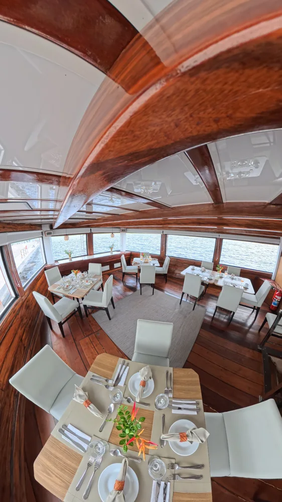 Restaurante panorâmico do M/V Desafio